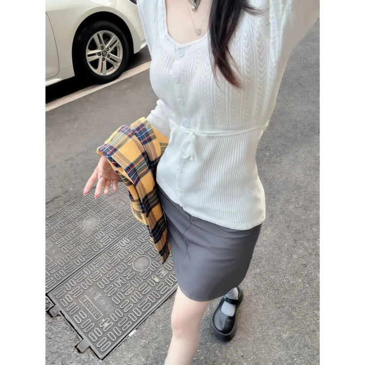 白色u领镂空长袖针织衫女秋季2025新款韩系chic别致穿搭短款上衣