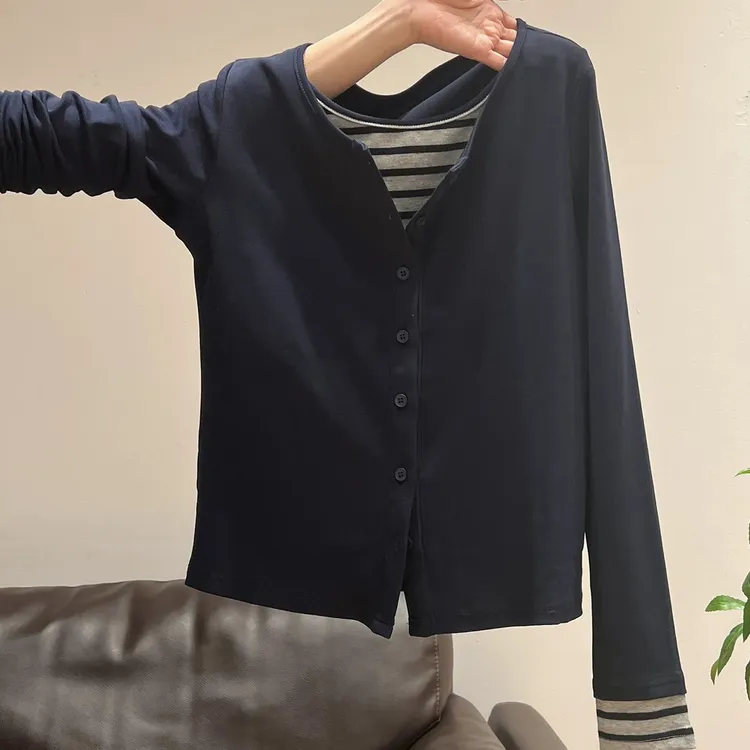 藏蓝色假两件条纹拼接开衫长袖T恤女秋2025新款设计感打底衫上衣