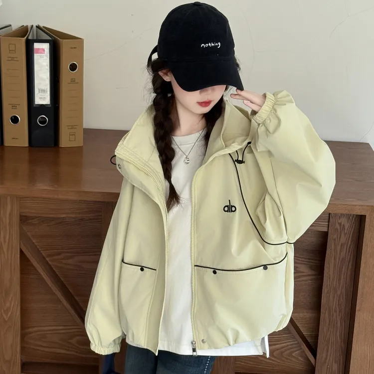 女童春秋外套2025新款洋气大童休闲夹克6-12岁秋装儿童网红冲锋衣