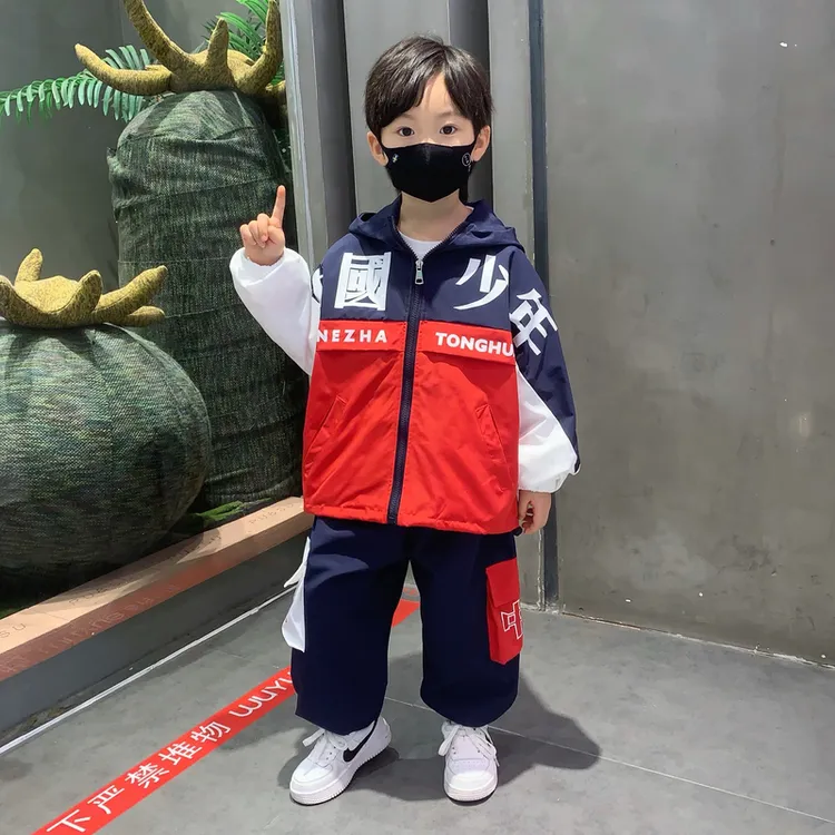 哪吒儿童衣服男童套装2025新款潮酷痞帅宝宝外套春秋装男孩冲锋衣