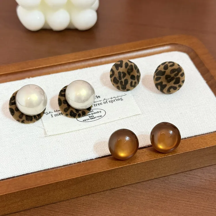 铜合金耳饰 美拉德圆形豹纹耳环女款秋冬复古轻奢高级感耳钉耳饰