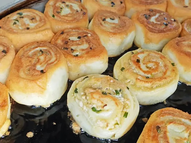 苏北手工锅贴油煎豆腐卷徐州邳州新沂特色早点小吃香煎豆腐卷包子