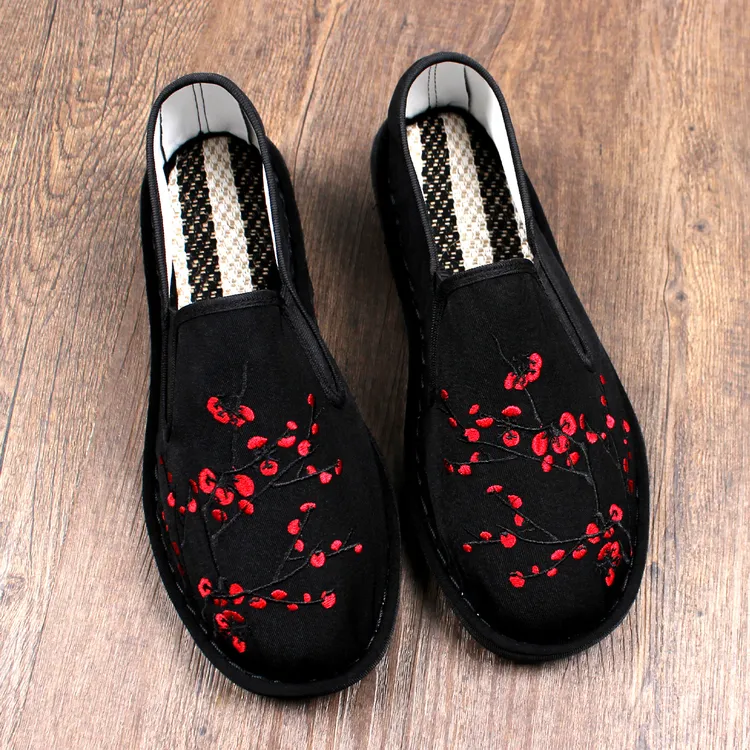 老北京布鞋男款2025新款夏季透气软底一脚蹬刺绣轻便耐磨休闲工地