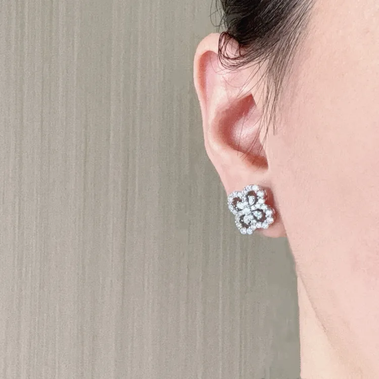 莫桑石铂金Pt950白金镶嵌满钻莫桑石水滴四叶草耳钉女款经典时尚D