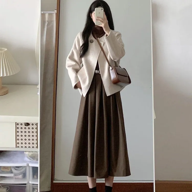 春装女搭配一整套气质斗篷毛呢外套半身裙高级感盐系穿搭两件套装