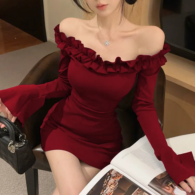 2025秋季长袖纯欲包臀一字肩连衣裙女荷叶边超仙喇叭袖包臀裙显瘦