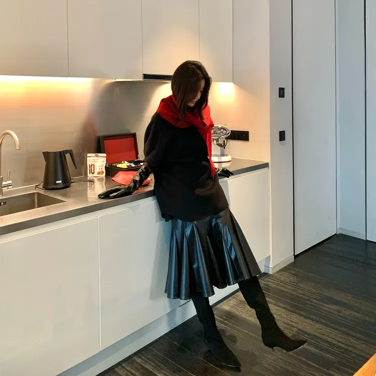 【ALONESAVOR】龍喜儿 摩登御姐微A对称插片设计半身皮裙X002