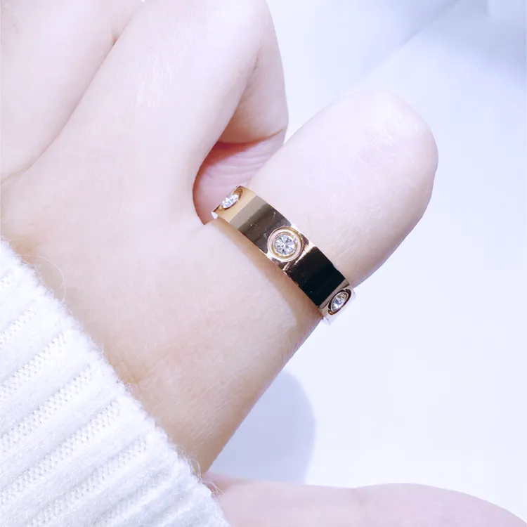 钛钢戒指 网红经典带钻情侣对戒轻奢百搭不掉色指环时尚气质金色