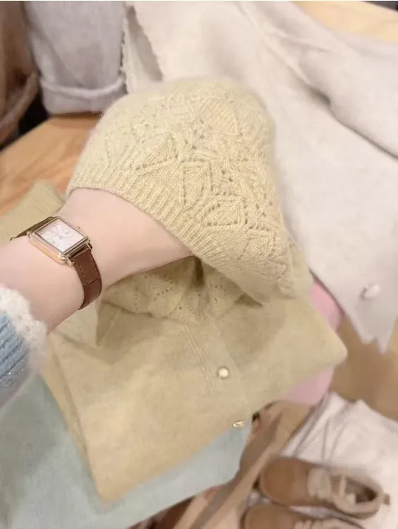 七言家巨好穿！ins穿搭#花纱黄小金扣软糯钩花帽衫开衫毛衣122@