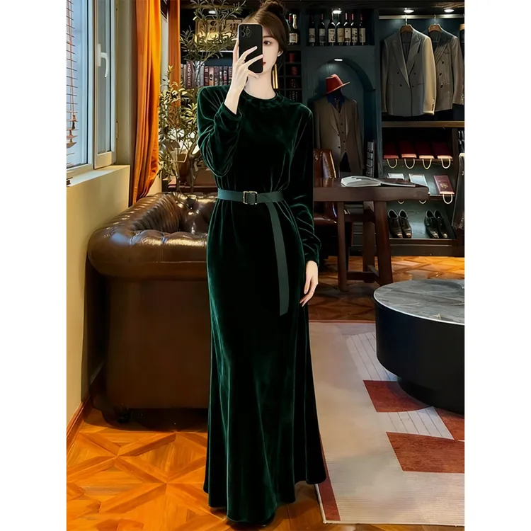 2025年秋季新款御姐千金风绿色丝绒连衣裙女长袖收腰显瘦气质长裙