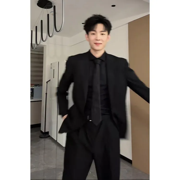 潮牌男装黑色短款垫肩西装外套男秋季轻熟风职场通勤穿搭休闲西服