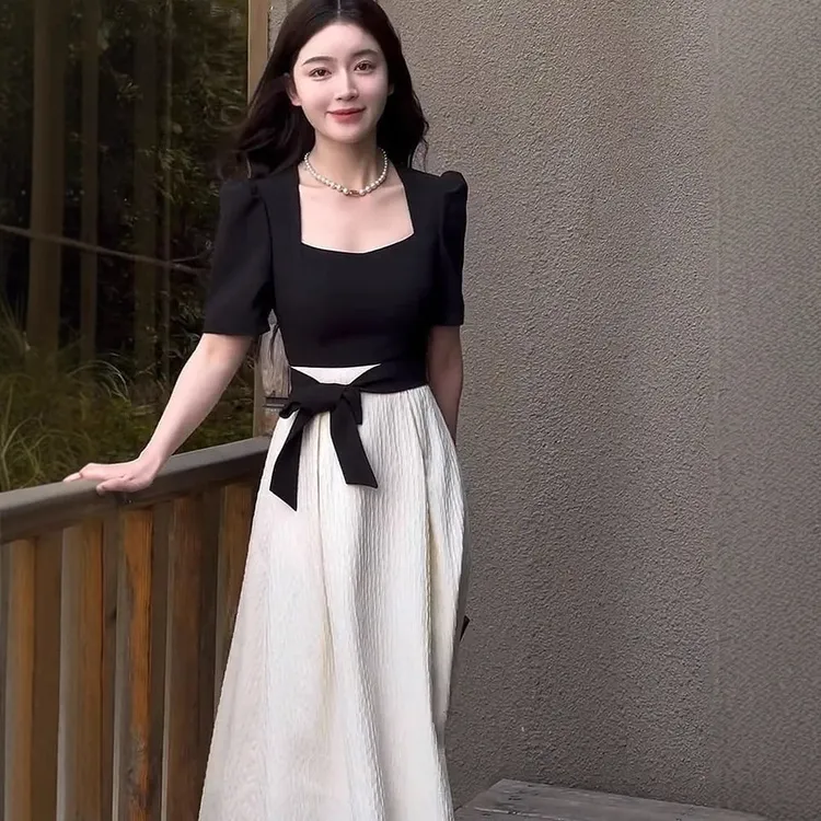 法式赫本风春夏设计感方领新款连衣裙女拼色设计感高腰显瘦长裙女