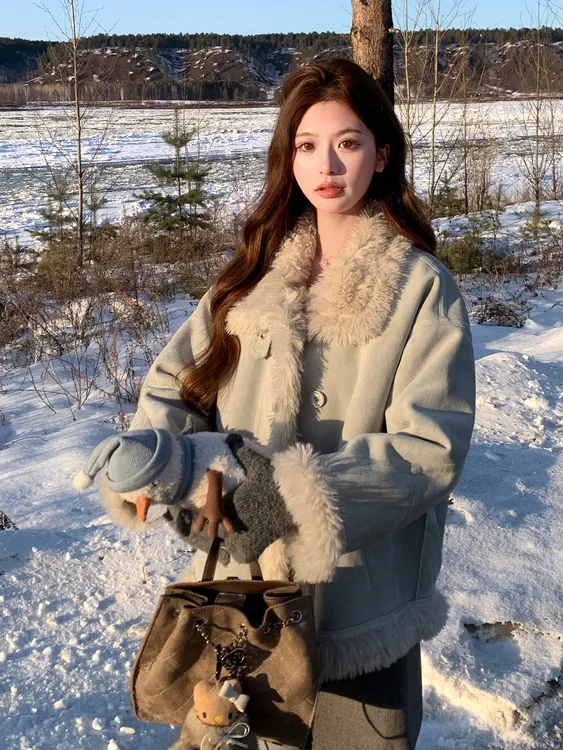 时尚保暖加绒短外套拼接短外套女冬季毛绒百搭短款加绒加厚款翻领