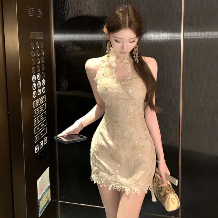法式蕾丝刺绣挂脖吊带连衣裙女高级感修身改良旗袍性感包臀短裙