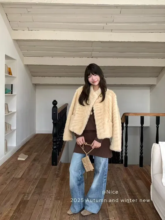 韩系高级感人字纹2025冬季新款叶金貂短款立领皮草皮毛一体外套女