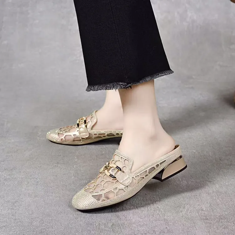 2025年夏季新款时尚首选必备外穿百搭休闲低跟烫钻镂空包头凉拖鞋