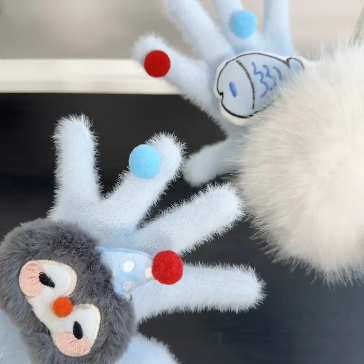 可爱企鹅小鱼毛茸茸手套女冬季保暖防寒防风骑行学生全包分指手套