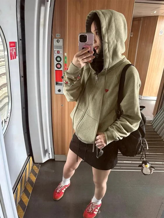 法式刺绣爱心连帽卫衣女2025新款宽松休闲慵懒风拉链开衫上衣外套