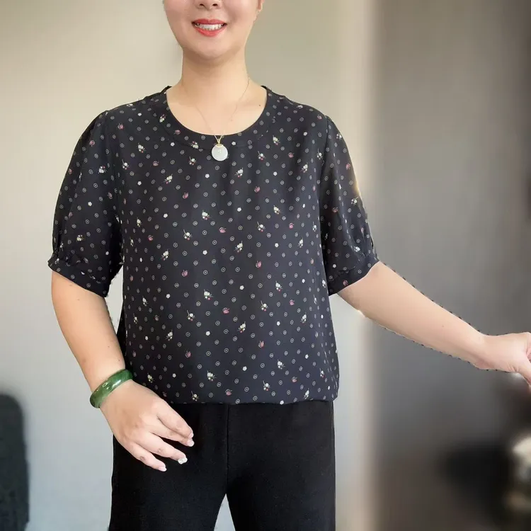 2025夏季轻薄凉快短袖时尚洋气圆领缎面宽松上衣短袖小衫夏季百搭