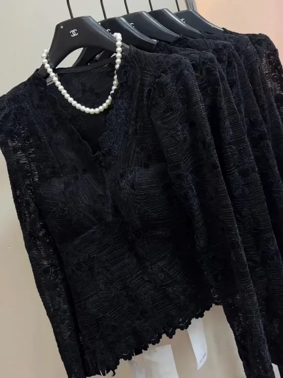 实拍法式名媛轻熟V领长袖蕾丝衫秋季修身显瘦纯色不规则打底上衣