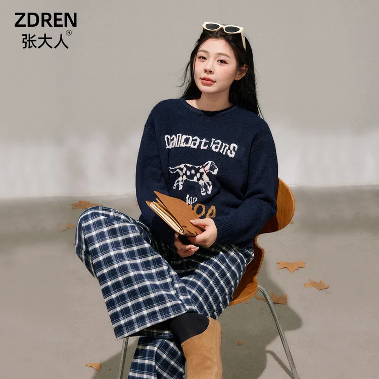 张大人【斑点尼克】大码女装微胖妹妹斑点狗卡通印花毛衣蓝格裤套装