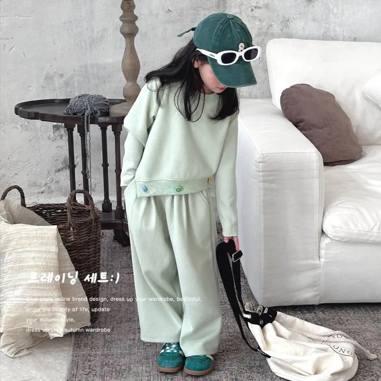秋季女童套装圆领卫衣2024新款时髦儿童宝宝运动阔腿裤纯色两件套