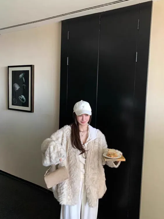 人造皮草 V领插肩袖中长款常规女人造皮草毛毛宽松时尚短外套女装