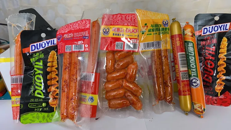 脆皮肠鸡肉肠牛肉肠椒麻鸡味肠面筋混合组合装晚上必备充饥食品