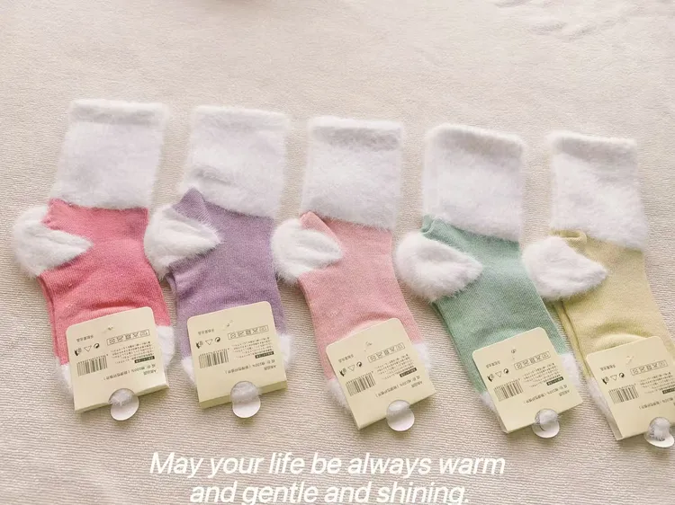 可直接拍，秋冬季中筒保暖中高筒袜提花少女风极简风，袜口水貂绒.