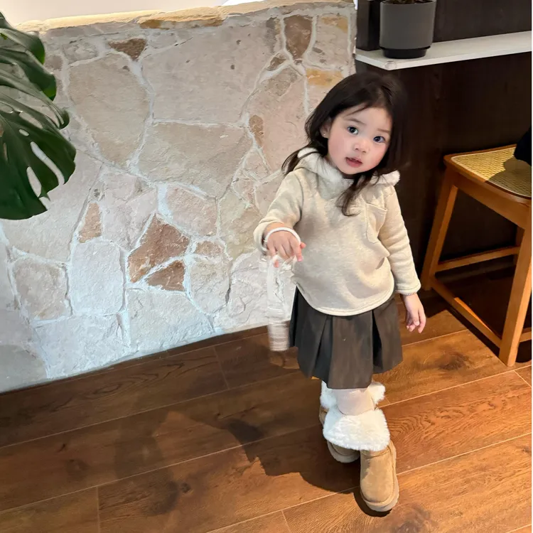 小思家2025冬季新款韩版休闲风百搭连帽卫衣百褶裙女童学院风套装