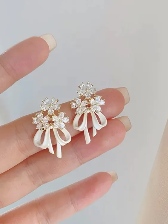 铜合金耳饰 H587手捧花耳钉法式浪漫花束蝴蝶无耳洞蚊香盘耳夹