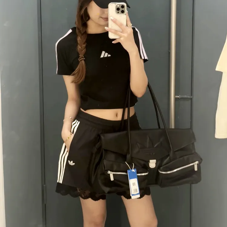 adidas时尚透气户外跑步休闲运动圆领短袖女款KB7753