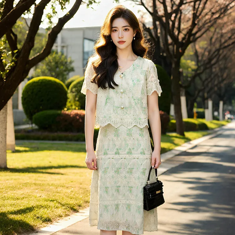 【山扶晚月】奢姿两件套胖妹妹碎花设计时尚通勤套装2025气质V领