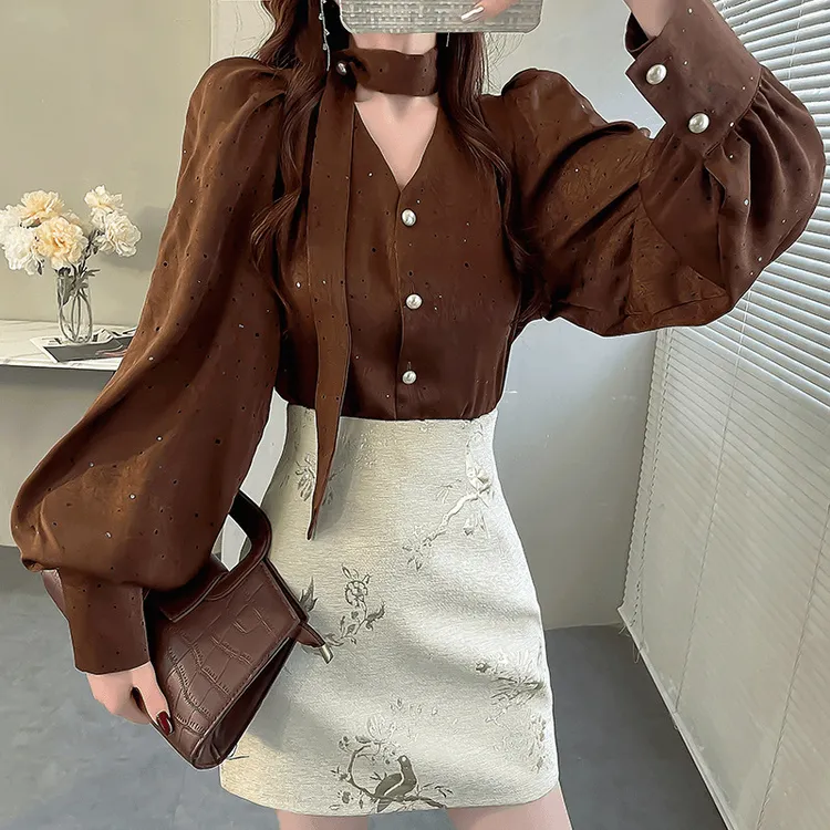 V领秋装感独别致上衣时髦亮片泡泡袖小衫系带挂脖衬衫粉衣服女生