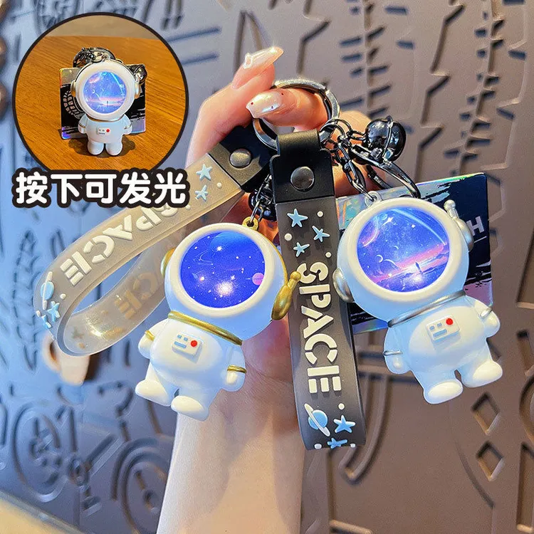 【店铺热销】网红卡通宇航员钥匙扣太空人发光挂件可爱书包挂件情
