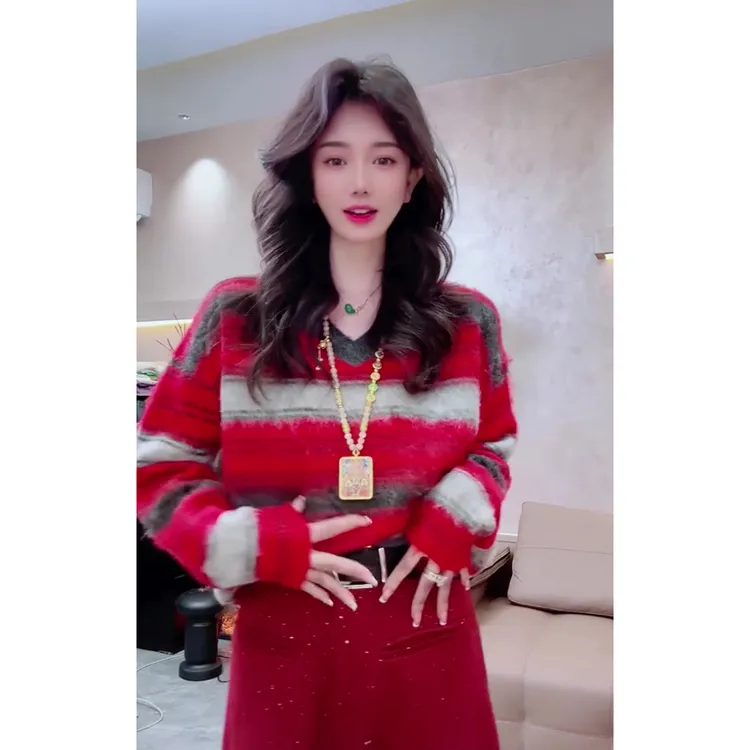 冬季红色加厚保暖条纹女人味内搭外穿V领气质女人味毛衣