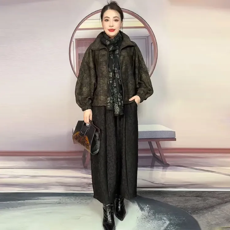 春季新款休闲翻领宽松遮肉显瘦烧花拉链开衫大码年轻妈妈装外套女