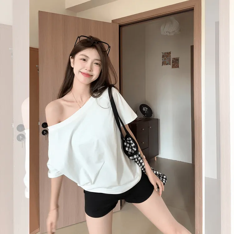 纯欲斜领露肩短袖恤女夏2025新款宽松遮肉显瘦甜辣妹设计感上衣