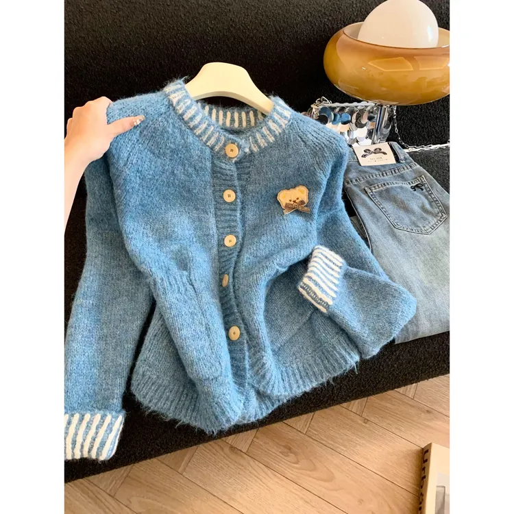 【奶蓝小熊】2025熊拼接秋季针织韩版毛针织衫慵懒风上衣D1725
