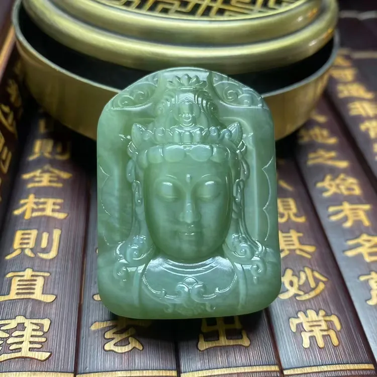 【迈越珠宝】天然和田玉碧玉粉青观音吊坠冰底精雕玉吊坠精美雕刻
