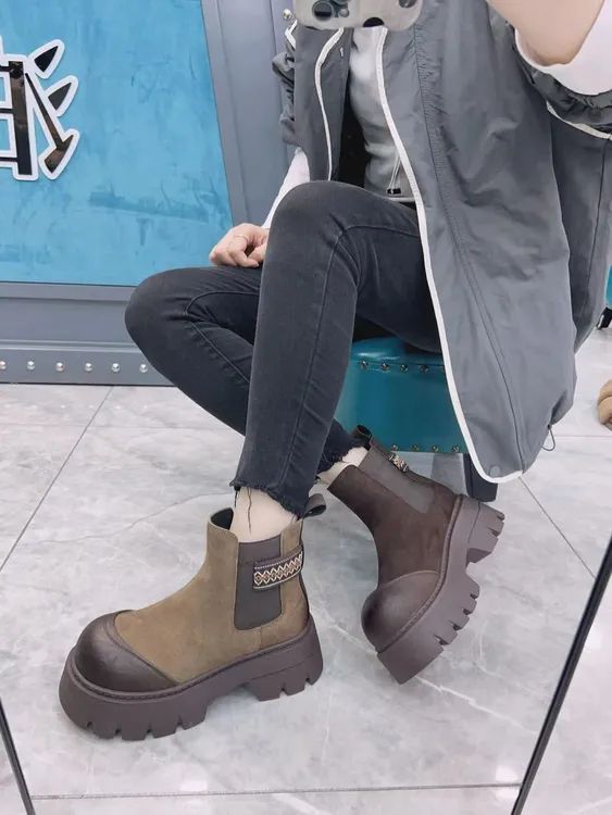 2025冬季新款女英伦风复古短靴厚底烟筒靴机车增高显瘦百搭靴子