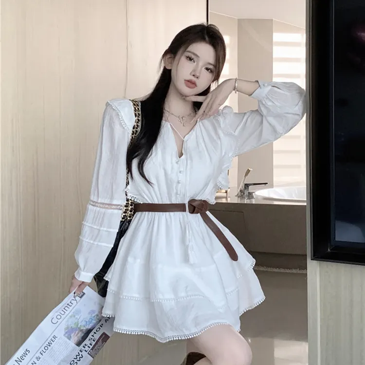白色长袖衬衫连衣裙女秋季新款短裙甜辣妹气质高级感v领蛋糕裙子