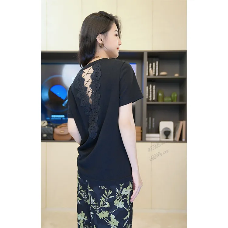 小乖逃后背蕾丝V领T恤休闲时尚透气案慵懒宽松上衣S25304