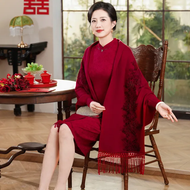 秋冬披肩喜婆婆配旗袍礼服外搭新款婚宴妈妈红色高端刺绣外套斗篷