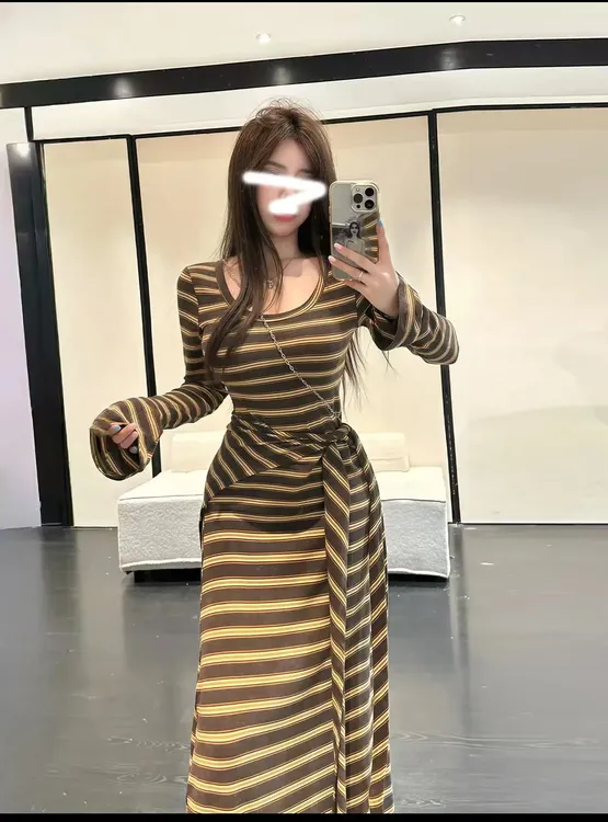纯欲辣妹U领条纹连衣裙极简风秋季长裙显瘦中时尚长款ins风复古女