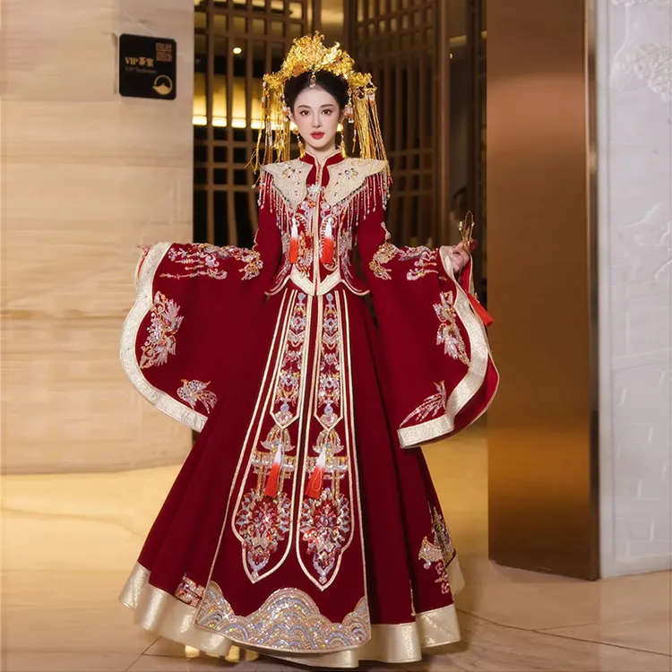 秀禾服2025新款新娘凤冠霞帔高级感重工丝绒大码中式婚服结婚嫁衣