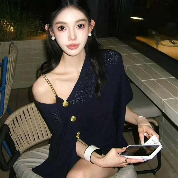 2025不规则套装无袖针织斗蓬罩衫气质女链条吊带连衣裙短裙两件套