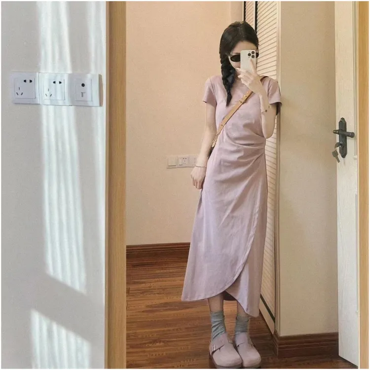 茶歇法式短袖t恤连衣裙女装夏季新款2025高级感收腰褶皱粉色长裙