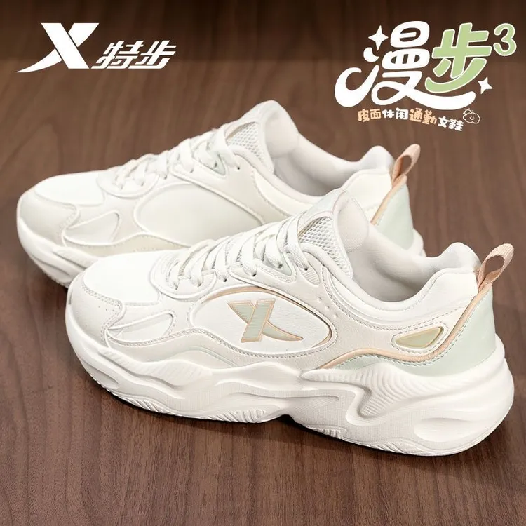 特步女士跑步鞋皮面防水软底运动休闲鞋官方正品轻便减震百搭女鞋