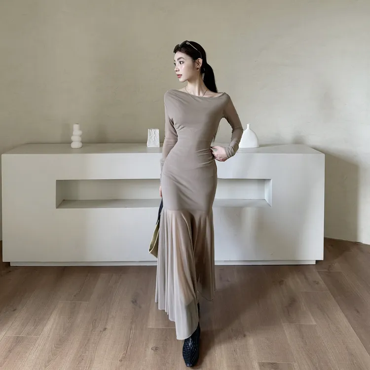 法式一字肩气质网纱拼接连衣裙2025秋季新款轻奢显瘦简约风长裙